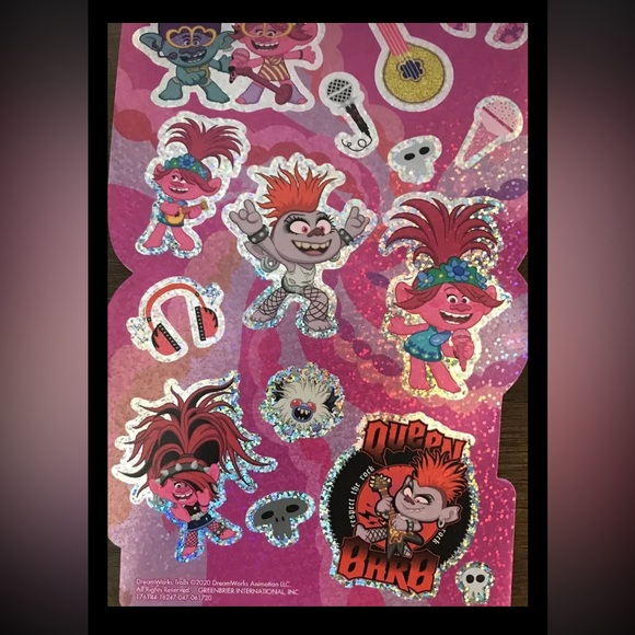 Trolls World Tour Poppy Bundle (Walkie Talkies, Batteries, Mini Fig, Stickers) - Picture 5 of 6